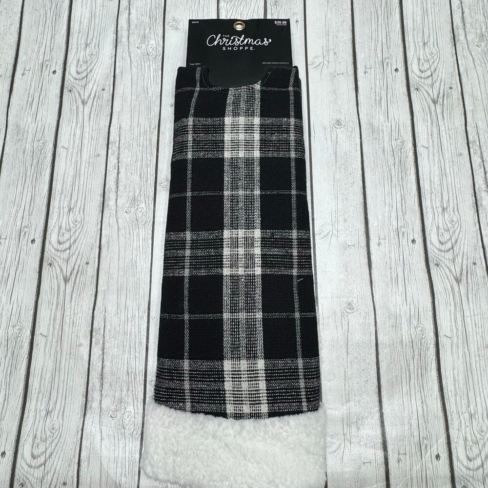 NWT The Christmas Shoppe 48 inch Christmas Tree Skirt